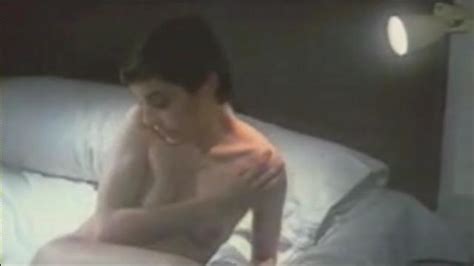 Naked Unknown in Más fina que las gallinas