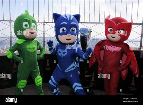 Left To Right Gekko Catboy And Owlette Pj Masks Heroes Visit The