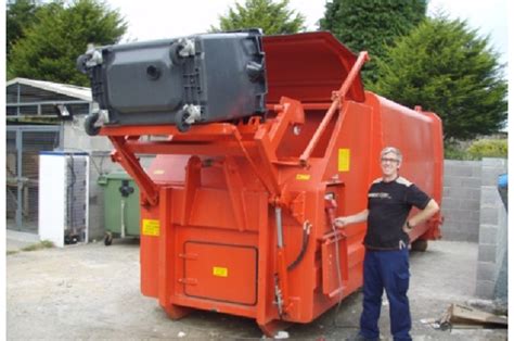 Roll On Roll Of Portable Waste Compactor With Integrated Multilift