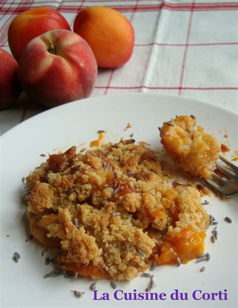 La Cuisine du Corti Crumble aux pêches abricots et lavande