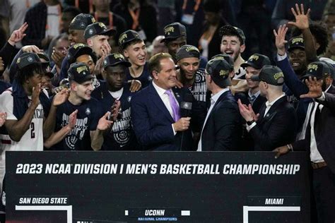 Jim Nantz Last Ncaa Tournament Game Caps Emotional Day For Cbs Voice