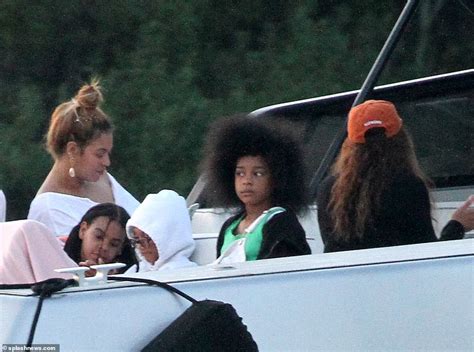 Beyoncé Takes Twins On Hamptons Boat Ride With Mom Tina Daily Mail Online