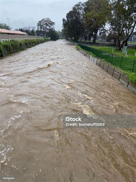 Bendigo Flooding Stock Photo - Download Image Now - Accidents and ...