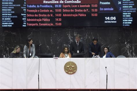 Plenário da ALMG recebe projeto para pagamento do piso nacional da