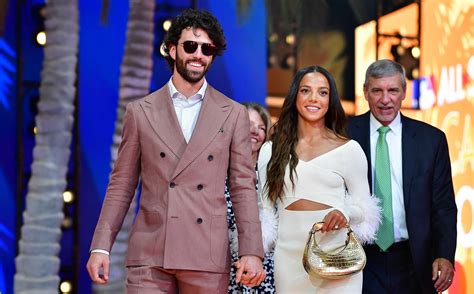 Dansby Swanson Posts Honeymoon Picture With Wife Mallory Pugh On