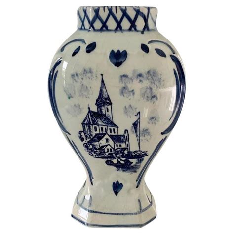 Japanese Blue And White Porcelain Hand Decorated Vase Tako Karakusa