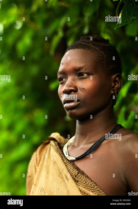 Portrait Of A Bodi Tribe Woman Hana Mursi Ethiopia Stock Photo Alamy