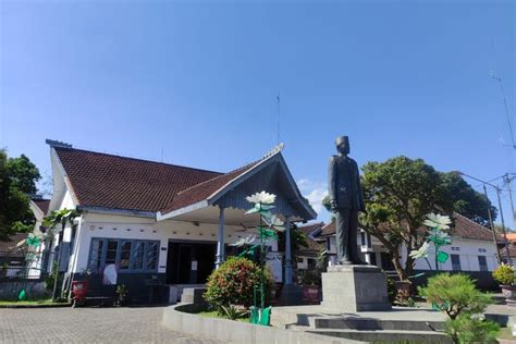 Foto Istana Gebang Di Blitar Berkunjung Ke Rumah Bung Karno Masa Remaja