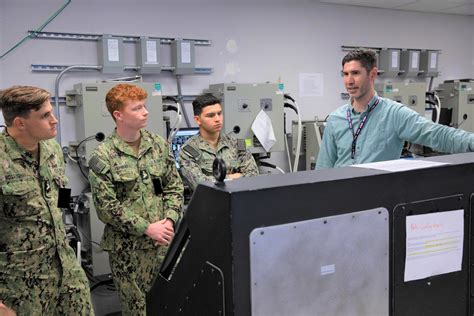 Nswcpd Trains Future Us Navy Officers On Land Based Engineering Site