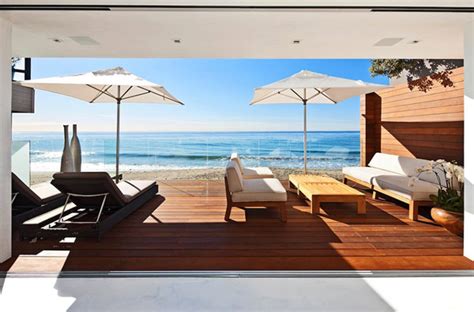 Modern Malibu Beach House Combines Contemporary Interiors with Unending ...