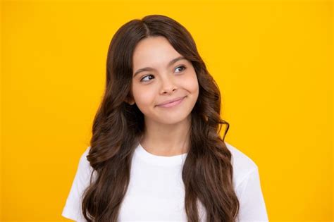 Retrato De Moda De Una Linda Adolescente Latina O Hispana Adolescente