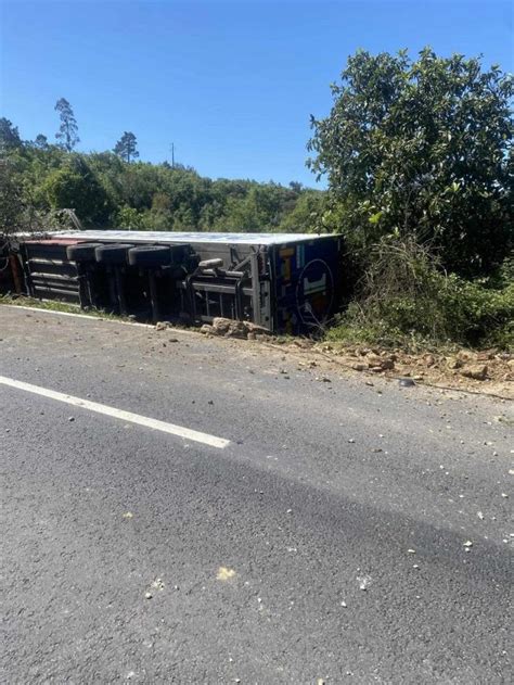 Ferreira Do Z Zere Nacional Est Cortada Em Areias E Pias Pesado