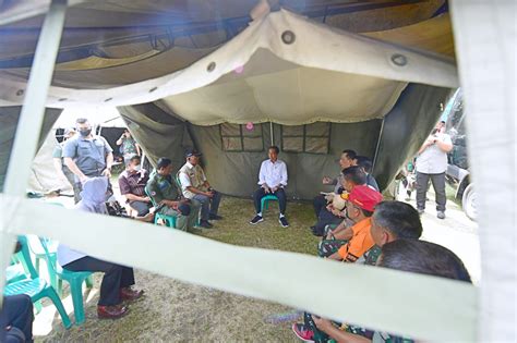 Foto Presiden Instruksikan Buka Akses Daerah Terisolasi Akibat Gempa