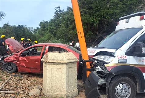 Choca Ambulancia En Fluvial Vallarta Deja Dos Enfermeras Heridas