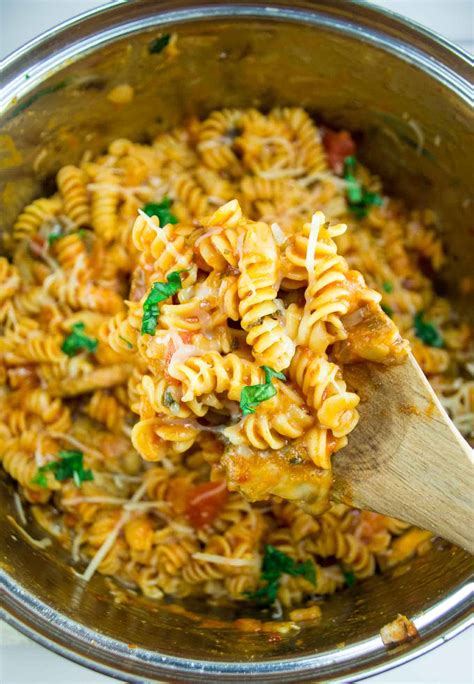 One Pot Veggie Rotini Recipe Ready In Just 20 Minutes