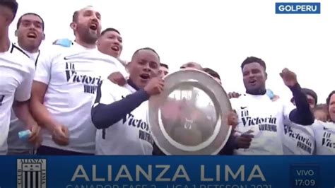 Levantó el plato Alianza Lima recibió trofeo al coronarse ganador de