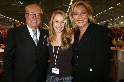 Photo Marion Maréchal avec son grand père Jean Marie Le Pen et sa