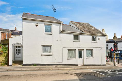 2 bedroom flat for sale in Green Street, Ryde, PO33 2QT