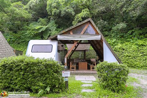 台北露營「皇后鎮森林金山」豪華營區與露營車舒適又好拍，綠樹環抱、環境開闊、設施眾多 Kenandalice 玩樂誌