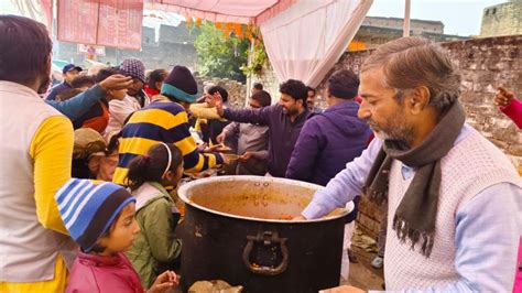 Ayodhya Ram Mandir प्राण प्रतिष्ठा समारोह पर रामोत्सव में सराबोर रहे रामभक्त गाजे बाजे संग जगह