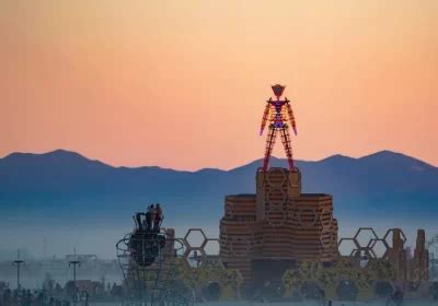 Entenda porque Festival Burning Man remove obra de arte pró Palestina