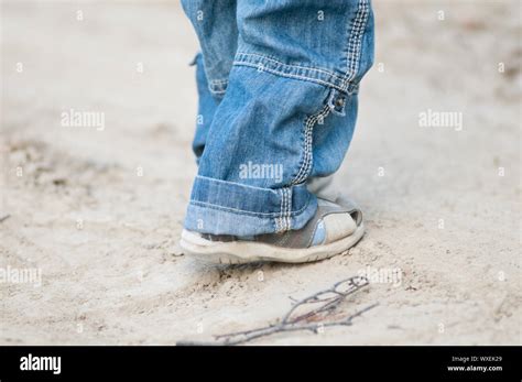 Little Girl Wearing Sandals Hi Res Stock Photography And Images Alamy