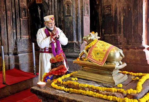 Modi offers prayers at Kedarnath, Badrinath temples - Rediff.com India News