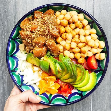 Bowl de salmón y garbanzos de 415 Kcal Receta fácil en la app Avena