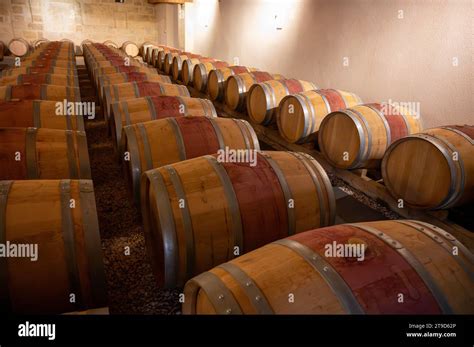 Barricas De Madera De Roble Franc S Para La Crianza De Vino Tinto En