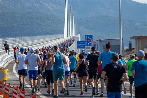 Uvertira U Spektakl Otvaranja 250 Sudionika Du Motionove Utrke