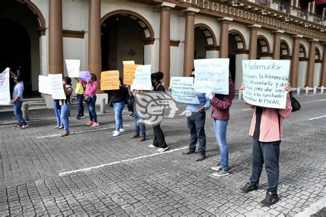 Docentes Se Manifiestan En Xalapa Para Exigir La Asignaci N De Plazas