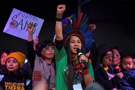 Miles de jóvenes toman Glasgow para exigir justicia climática y racial