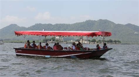 Udaipur Lake Pichola Sunset Boat Ride by Bamba Experience | Bookmundi