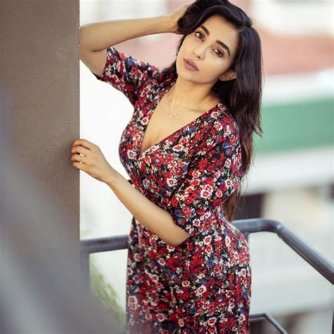 Parvathi Nair Hot Photoshoot TeluguBulletin