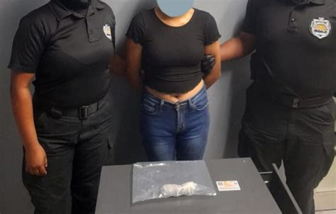 Atrevida Intent Ingresar Al Pozo Con Droga Y Dinero Oculto En Sus