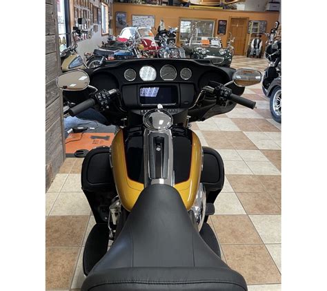 Harley Davidson Tri Glide Ultra Prospect Gold Vivid Black For Sale