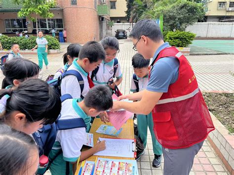 石门街红星亭岗社区：垃圾分类共参与，绿色环保入童心活动宣传知识