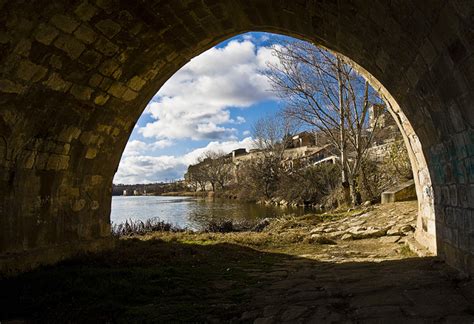 UNIVERSO DOS LEITORES Debaixo Da Ponte De Carlos Drummond De Andrade