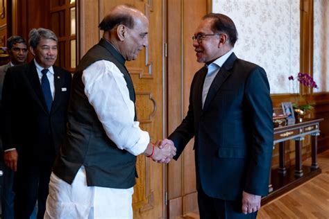 Photo Gallery Pm Anwar Receives Courtesy Call From Indias Defence