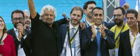 M5s Compleanno A Napoli Ma La Puzza Dei Soldi E I Dissidenti