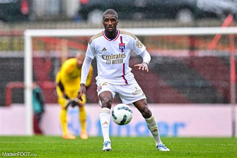 Ol Clinton Mata Voque L Ambiance Incroyable Du Groupama Stadium