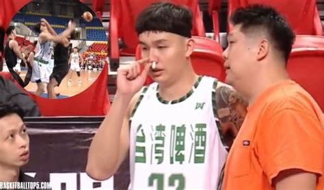 Basketball Top5 影專打菜鳥？林宜輝雙手重捶 「台啤魔獸」吳沛嘉 生涯首秀就被打到流鼻血