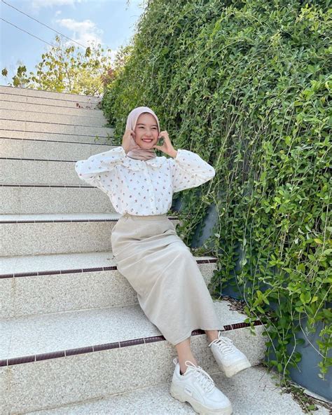 Ide Ootd Skirt Tema Kasual Ala Influencer Hijab Menawan