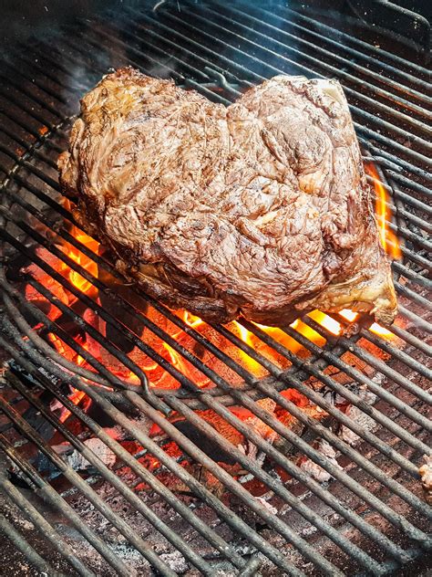 Cuisson de la côte de bœuf au barbecue Recette et méthode