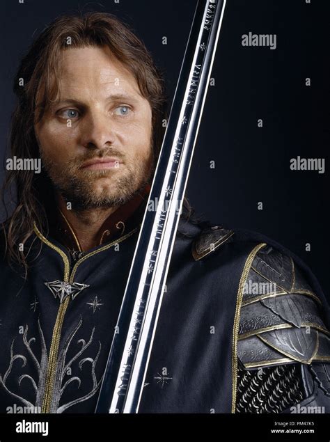 Viggo mortensen 2003 lord of the rings hi-res stock photography and ...