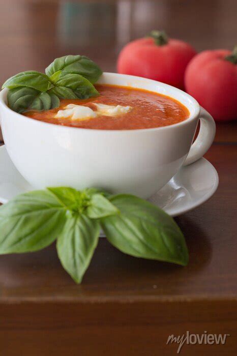 Sopa Cremosa De Tomate Mussarela E Manjeric O Adesivos Para A