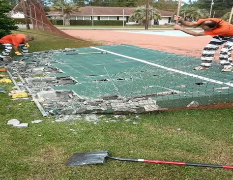 Inmates Help Clean Up Storm Debris Following Hurricane Matthew | The