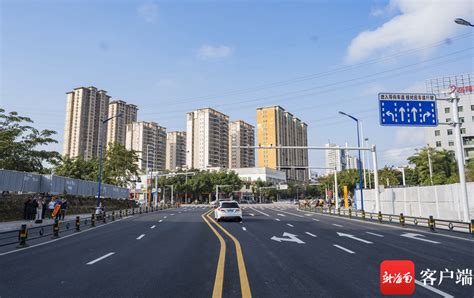 “断头路”华庭路打通 海口一小区居民送锦旗致谢 新闻中心 南海网