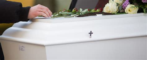 Dichiarata Morta Si Risveglia Al Suo Funerale L Accaduto