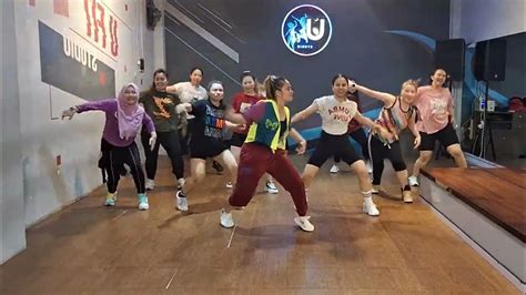 Bow Chika Wow It Rm Choreo Zumba And Dance Workout Youtube